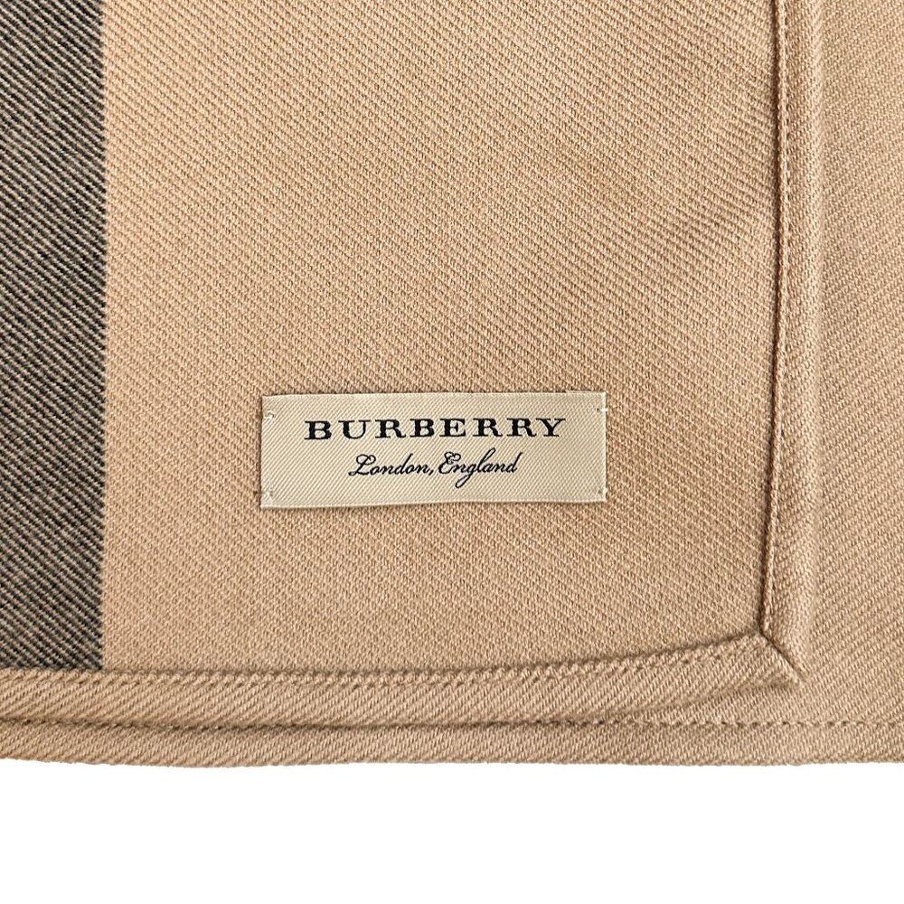 Burberry Charlotte Reversible Solid/House Check Wool Cape One Size - Picture 11 of 13